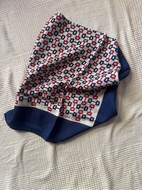 Vintage Gucci 1970s - 1980s Horsebit Silk Cashmere Scarf 34” Square Navy Red